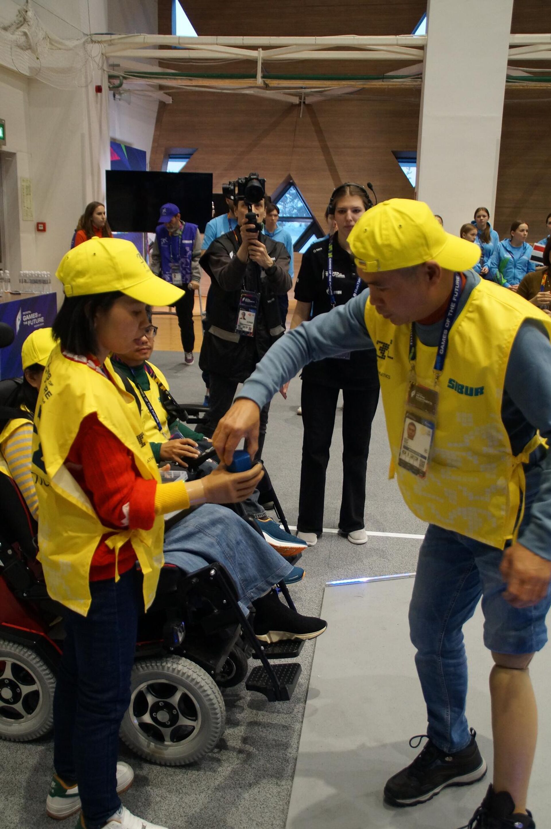 Chị Nguyễn Thị Ngọc Dung (38 tuổi, Long An) sử dụng tay giả của Nga tại Thế vận hội tương lai (Kazan, Nga) - Sputnik Việt Nam, 1920, 21.04.2025