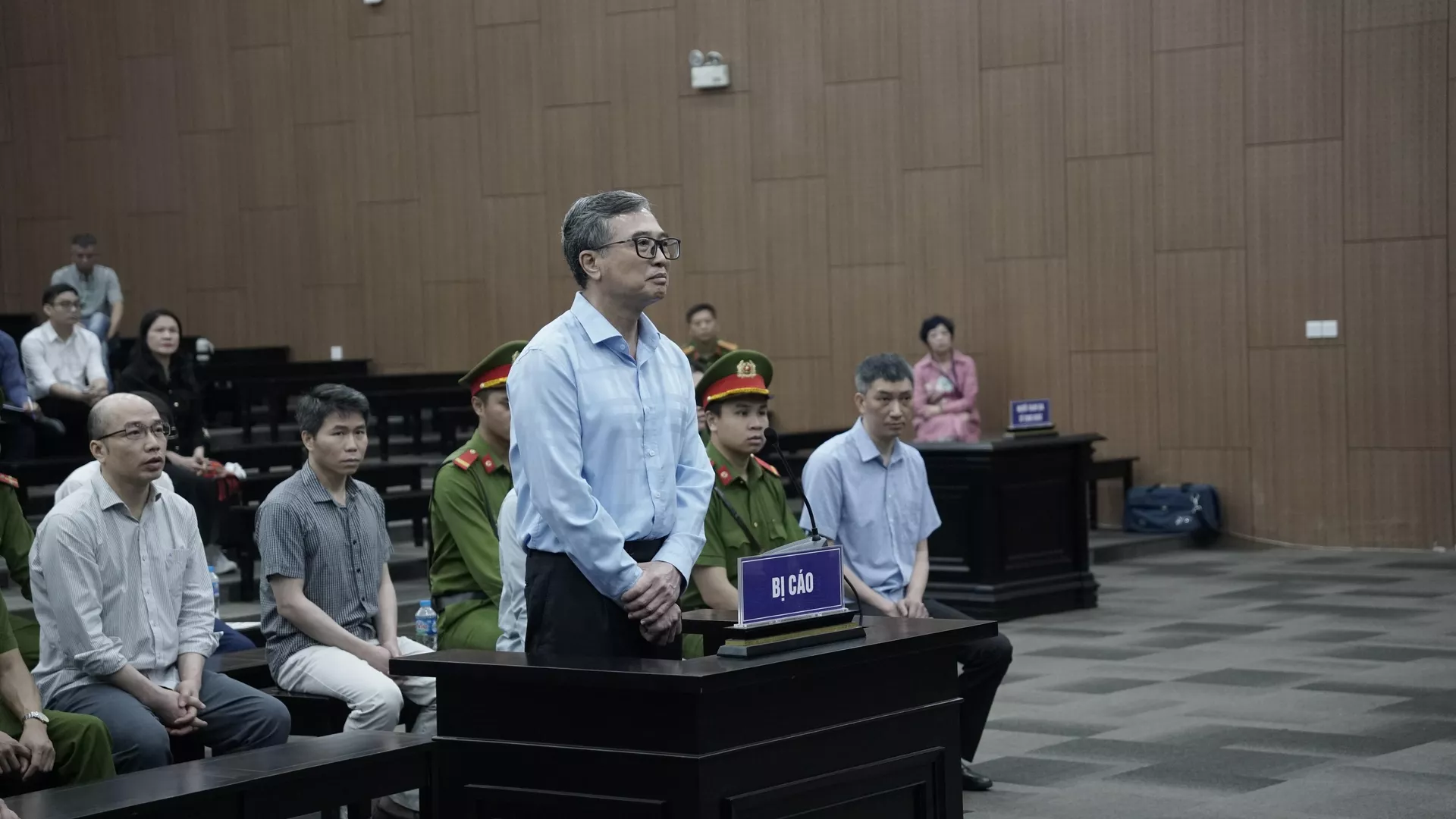 Cựu Thứ trưởng Bộ Công thương Hoàng Quốc Vượng tại phiên tòa Cựu Thứ trưởng Bộ Công thương Hoàng Quốc Vượng tại phiên tòa - Sputnik Việt Nam, 1920, 21.04.2025