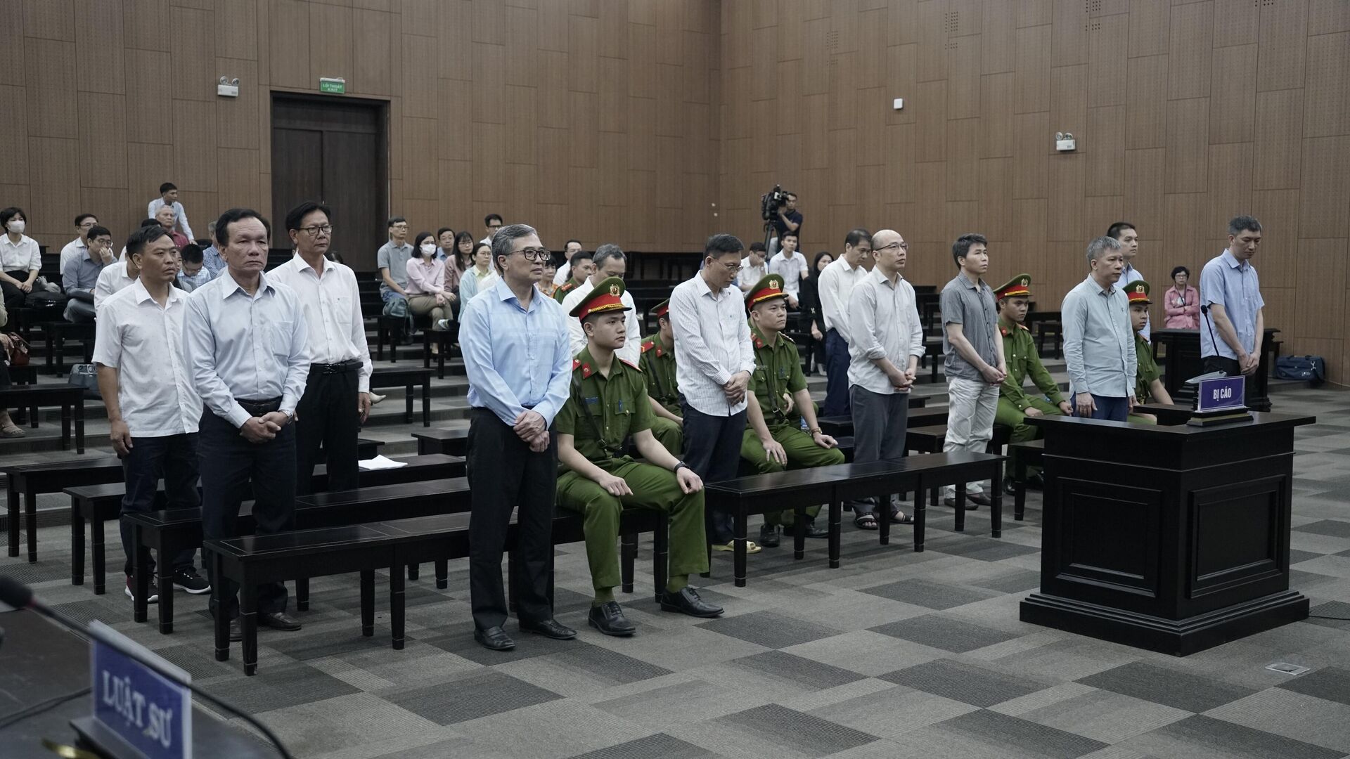 Xét xử cựu Thứ trưởng Bộ Công thương Hoàng Quốc Vượng và đồng phạm Xét xử cựu Thứ trưởng Bộ Công thương Hoàng Quốc Vượng và đồng phạm - Sputnik Việt Nam, 1920, 21.04.2025