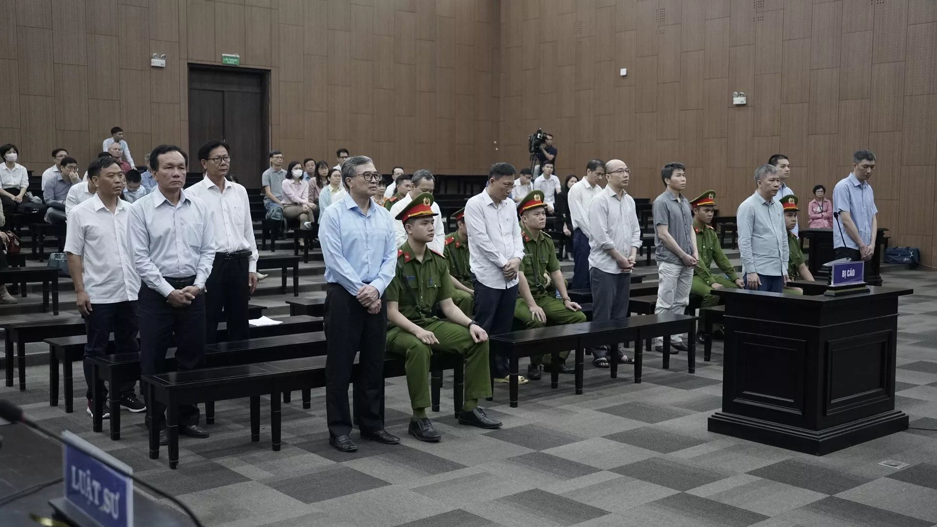 Xét xử cựu Thứ trưởng Bộ Công thương Hoàng Quốc Vượng và đồng phạm Xét xử cựu Thứ trưởng Bộ Công thương Hoàng Quốc Vượng và đồng phạm - Sputnik Việt Nam, 1920, 21.04.2025