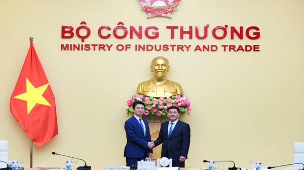 Bộ trưởng Bộ Công Thương Nguyễn Hồng Điền tại buổi làm việc với đại diện Tập đoàn SK - Sputnik Việt Nam