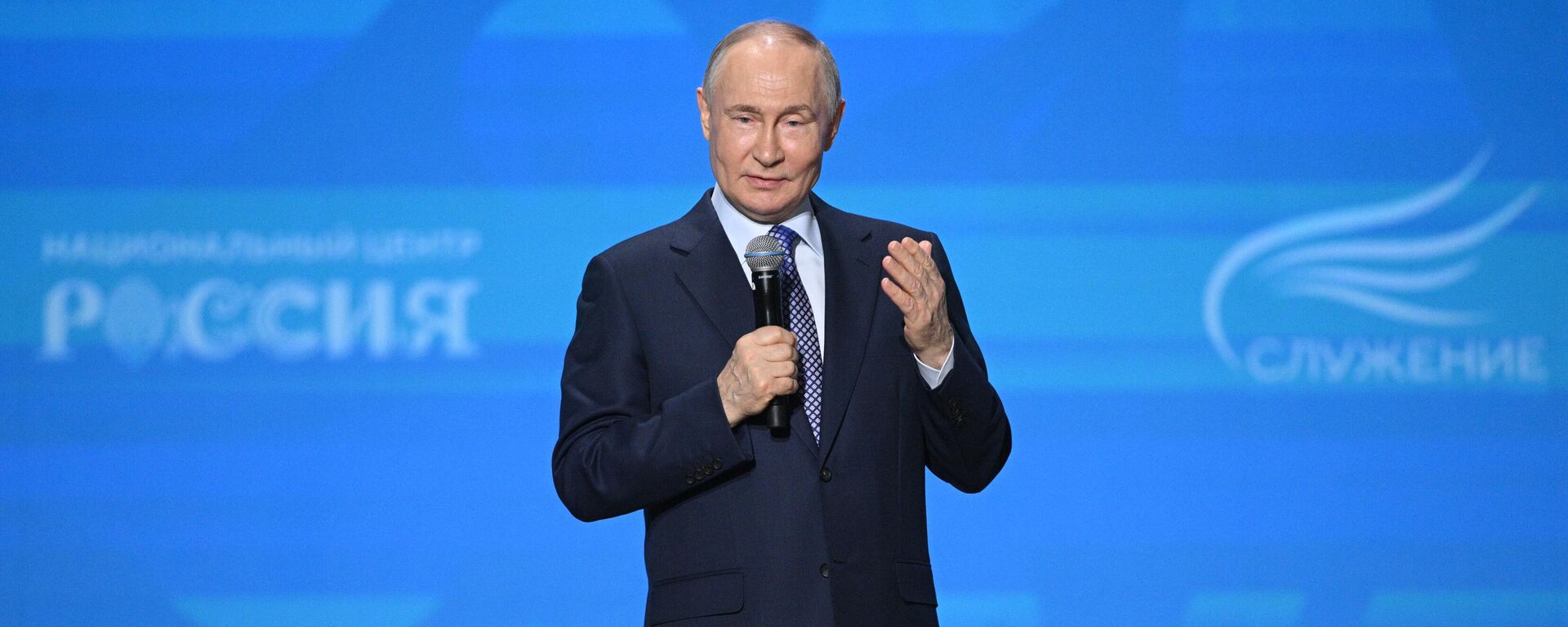 Tổng thống Vladimir Putin phát biểu tại lễ trao giải thưởng Giải thưởng Đô thị Toàn Nga - Sputnik Việt Nam, 1920, 21.04.2025