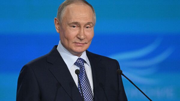 Tổng thống Vladimir Putin phát biểu tại lễ trao giải thưởng Giải thưởng Đô thị Toàn Nga - Sputnik Việt Nam