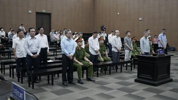 Xét xử cựu Thứ trưởng Bộ Công thương Hoàng Quốc Vượng và đồng phạm  - Sputnik Việt Nam