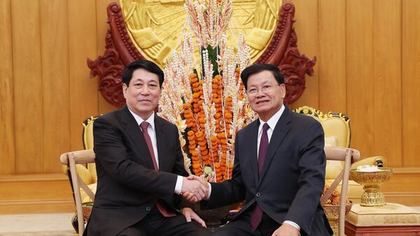 Chủ tịch nước cùng Tổng bí thư, Chủ tịch nước Lào dự lễ buộc chỉ theo truyền thống Lào - Sputnik Việt Nam