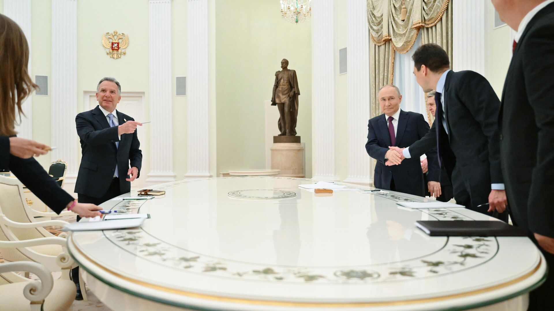 Tổng thống Vladimir Putin đã gặp Đặc phái viên Tổng thống Hoa Kỳ Steven Witkoff Tổng thống Vladimir Putin đã gặp Đặc phái viên Tổng thống Hoa Kỳ Steven Witkoff - Sputnik Việt Nam, 1920, 26.04.2025