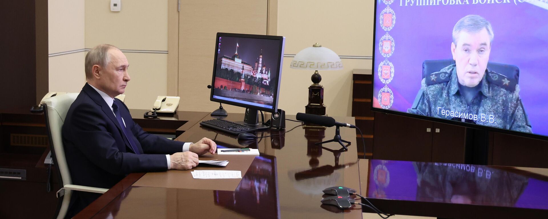 Tổng thống Vladimir Putin đã có cuộc gặp với Valery Gerasimov - Sputnik Việt Nam, 1920, 26.04.2025