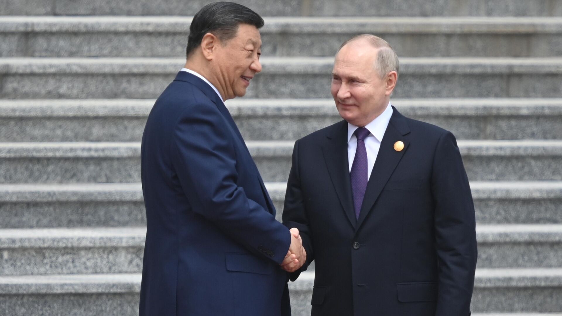 Tổng thống Nga Vladimir Putin đã đến thăm chính thức Trung Quốc Tổng thống Nga Vladimir Putin đã đến thăm chính thức Trung Quốc - Sputnik Việt Nam, 1920, 04.05.2025