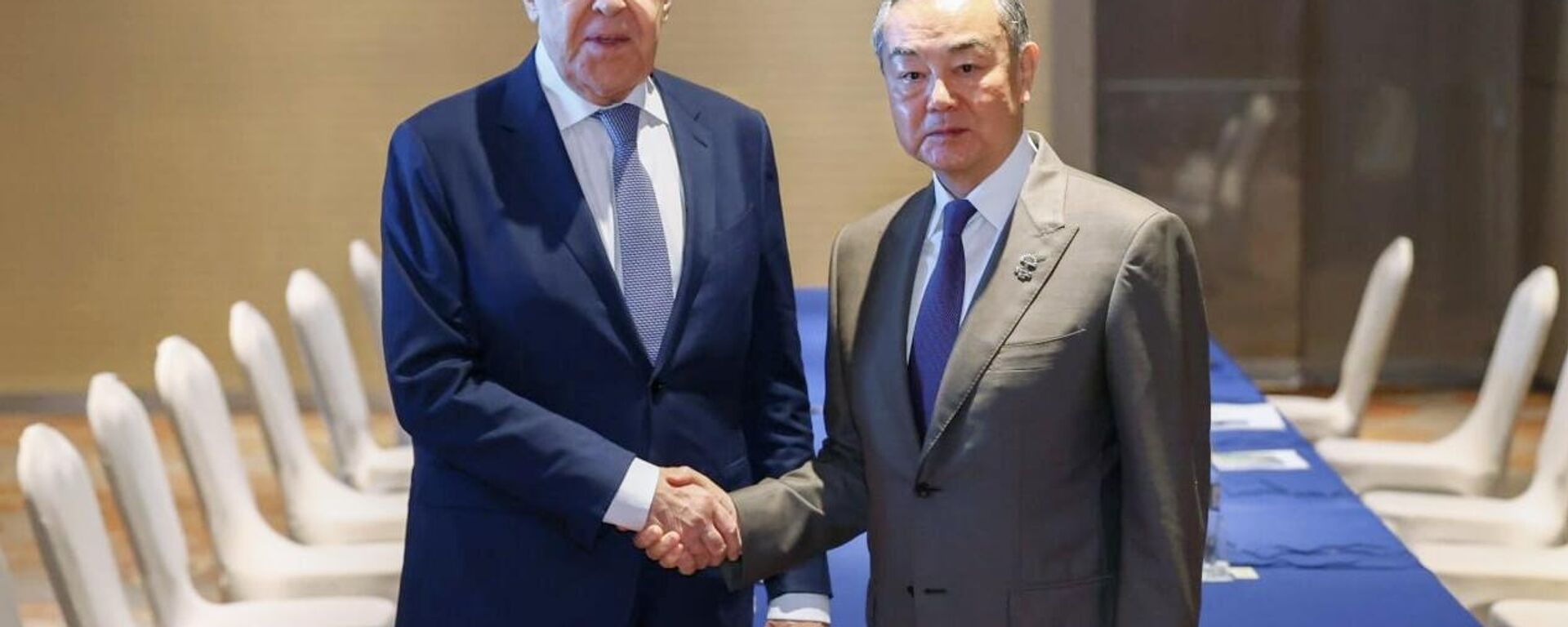 Cuộc hội đàm Nga-Trung tại Hội đồng Bộ trưởng Ngoại giao BRICS ở Brazil - Sputnik Việt Nam, 1920, 28.04.2025