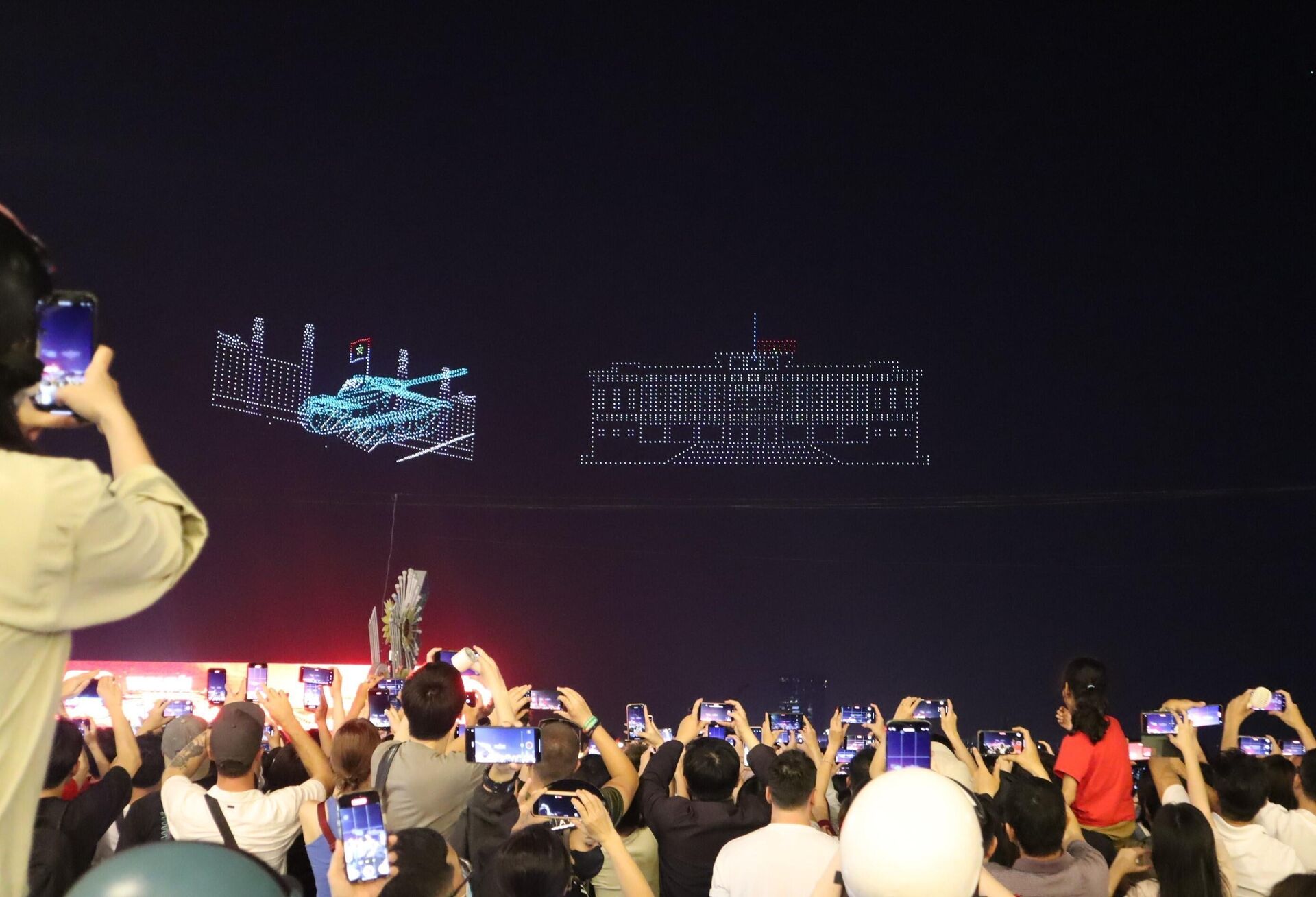 TP Hồ Chí Minh tổng duyệt trình diễn drone mừng 50 năm thống nhất đất nước  - Sputnik Việt Nam, 1920, 29.04.2025