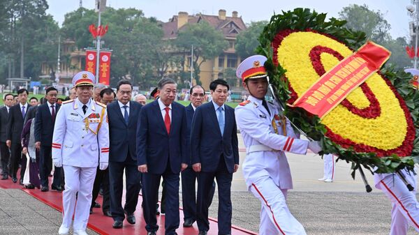 Lãnh đạo Đảng, Nhà nước vào Lăng viếng Chủ tịch Hồ Chí Minh - Sputnik Việt Nam