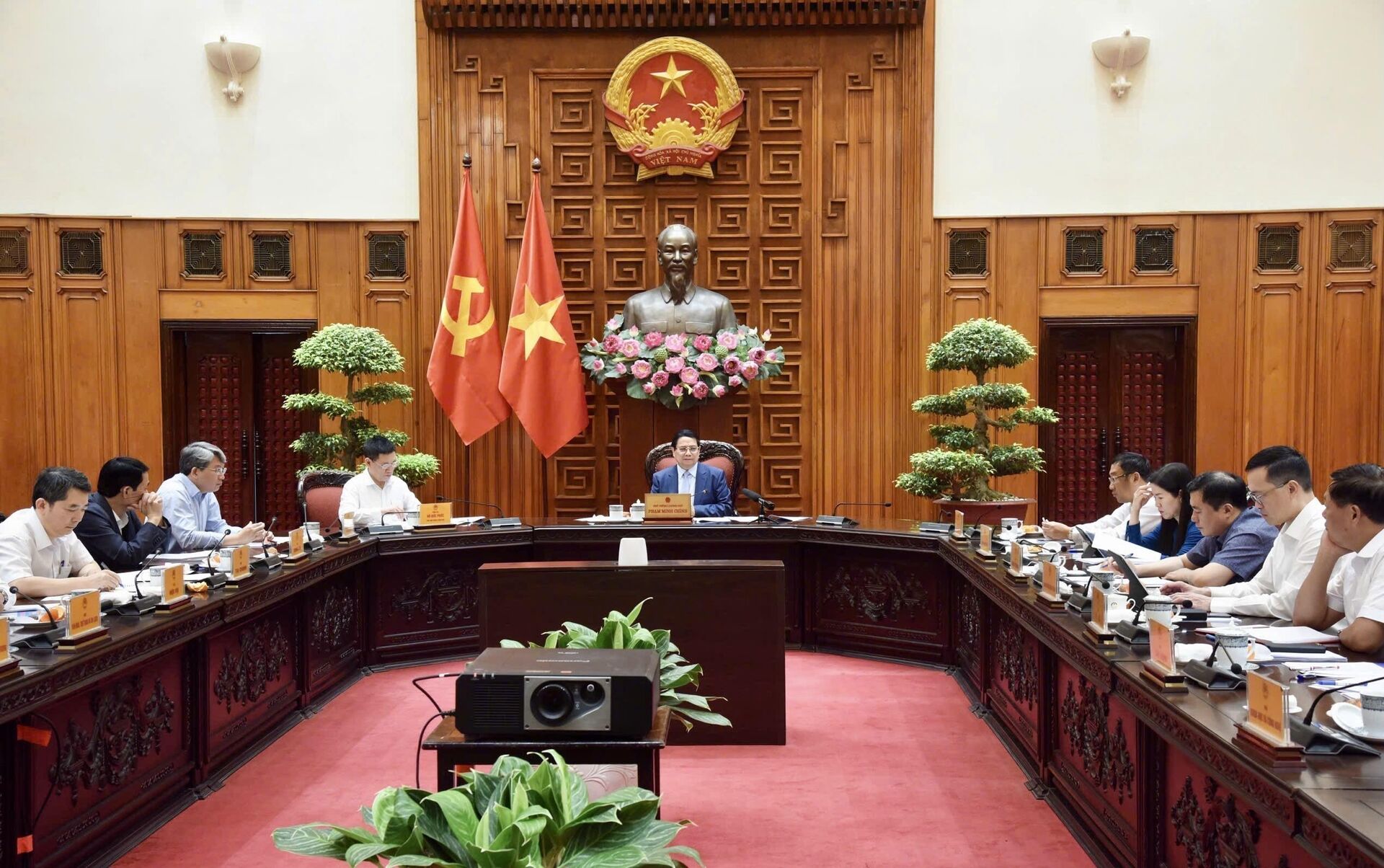 Thường trực Chính phủ họp về chuẩn bị đàm phán thương mại với Hoa Kỳ - Sputnik Việt Nam, 1920, 29.04.2025