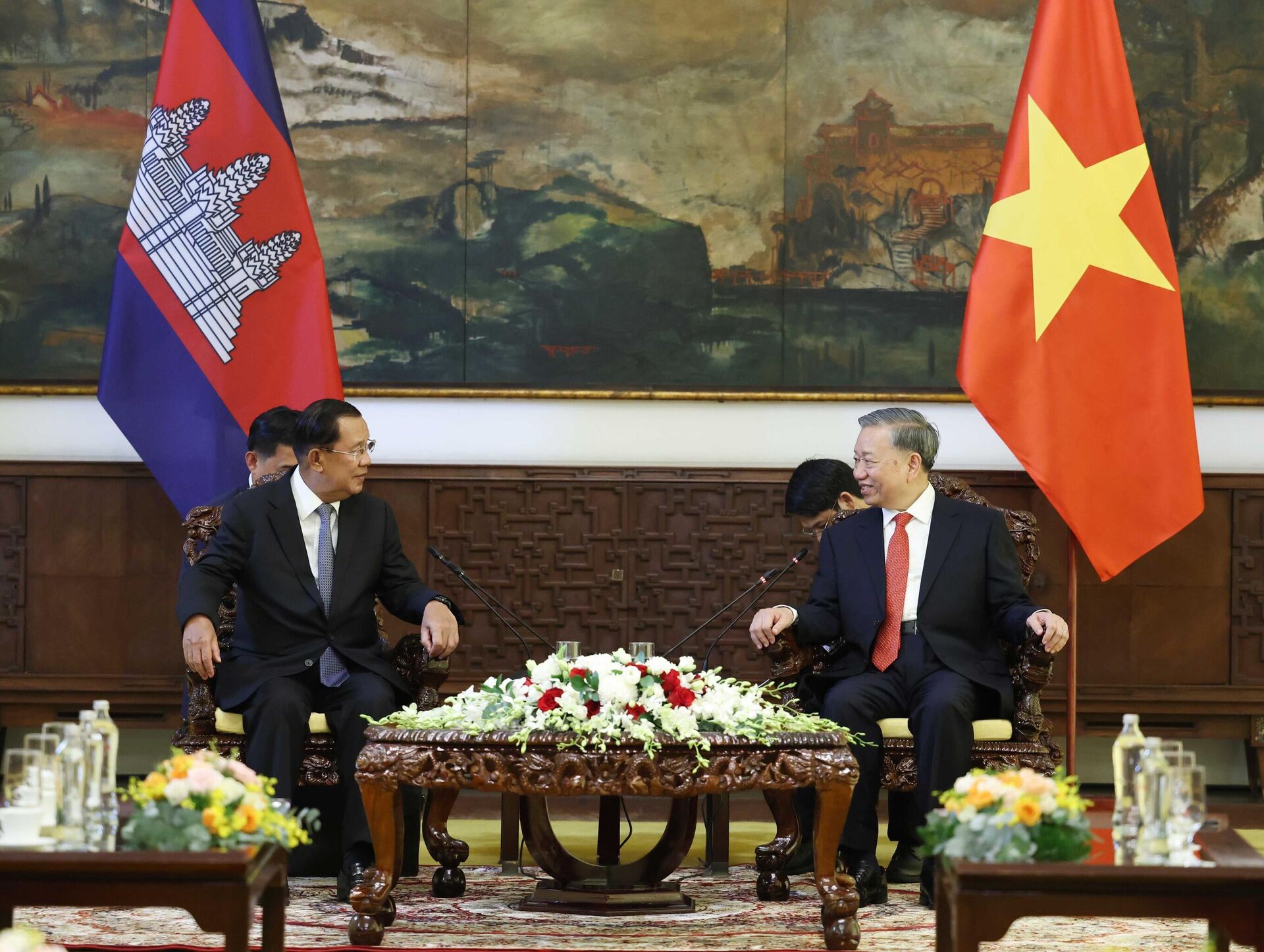 Tổng Bí thư Tô Lâm hội kiến Chủ tịch Đảng Nhân dân Campuchia Hun Sen - Sputnik Việt Nam, 1920, 29.04.2025