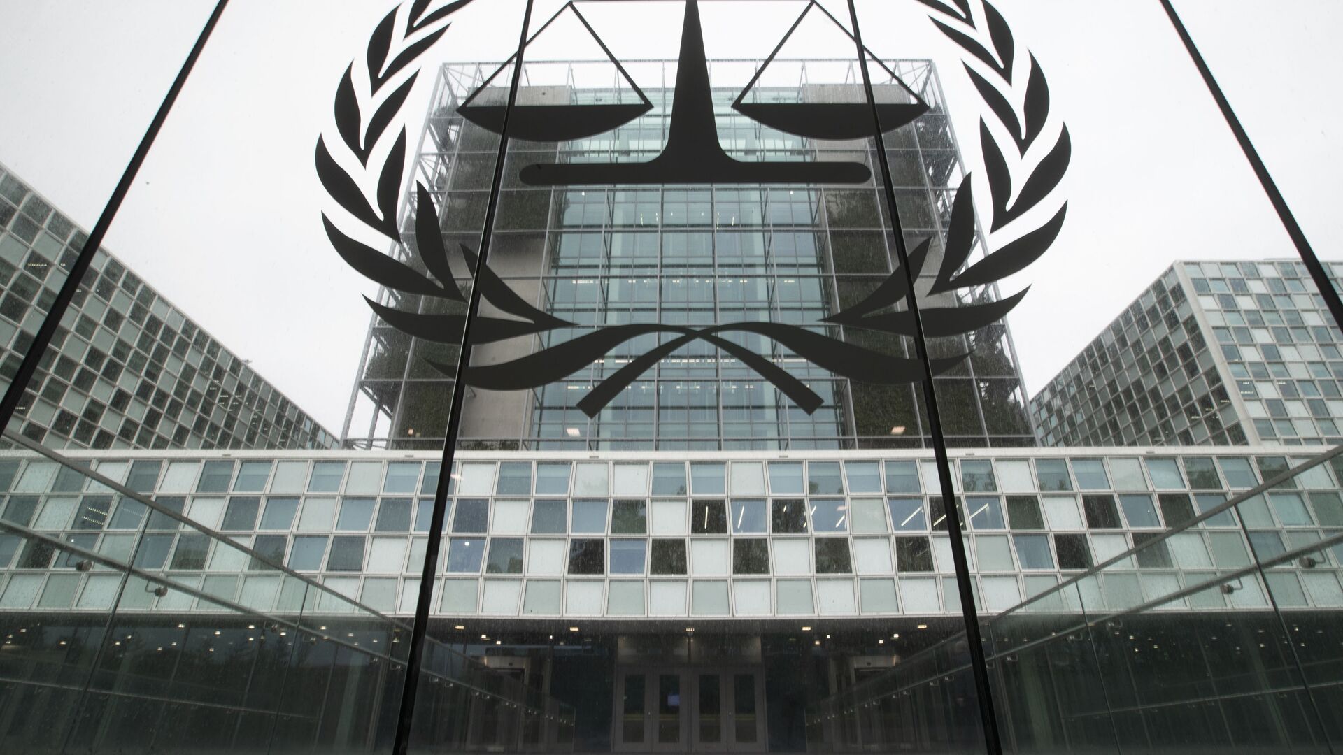 FILE- In this Nov. 7, 2019 file photo, the International Criminal Court, or ICC, is seen in The Hague, Netherlands. President Donald Trump has lobbed a broadside attack against the International Criminal Court. He's authorizing economic sanctions and travel restrictions against court workers directly involved in investigating American troops and intelligence officials for possible war crimes in Afghanistan without U.S. consent. The executive order Trump signed on Thursday marks his administration’s latest attack against international organizations, treaties and agreements that do not hew to its policies. (AP Photo/Peter Dejong, File) FILE- In this Nov. 7, 2019 file photo, the International Criminal Court, or ICC, is seen in The Hague, Netherlands. President Donald Trump has lobbed a broadside attack against the International Criminal Court. He's authorizing economic sanctions and travel restrictions against court workers directly involved in investigating American troops and intelligence officials for possible war crimes in Afghanistan without U.S. consent. The executive order Trump signed on Thursday marks his administration’s latest attack against international organizations, treaties and agreements that do not hew to its policies. (AP Photo/Peter Dejong, File) - Sputnik Việt Nam, 1920, 06.06.2025