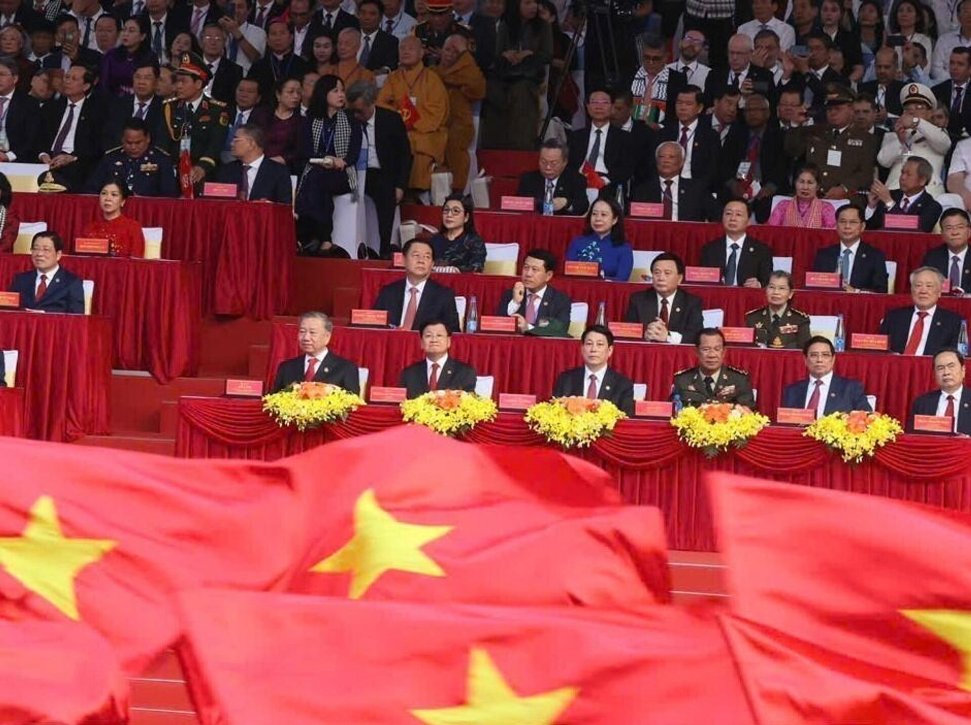 Tổng Bí thư Tô Lâm cùng các lãnh đạo, nguyên lãnh đạo Đảng và Nhà nước; khách mời quốc tế dự buổi lễ. - Sputnik Việt Nam, 1920, 30.04.2025