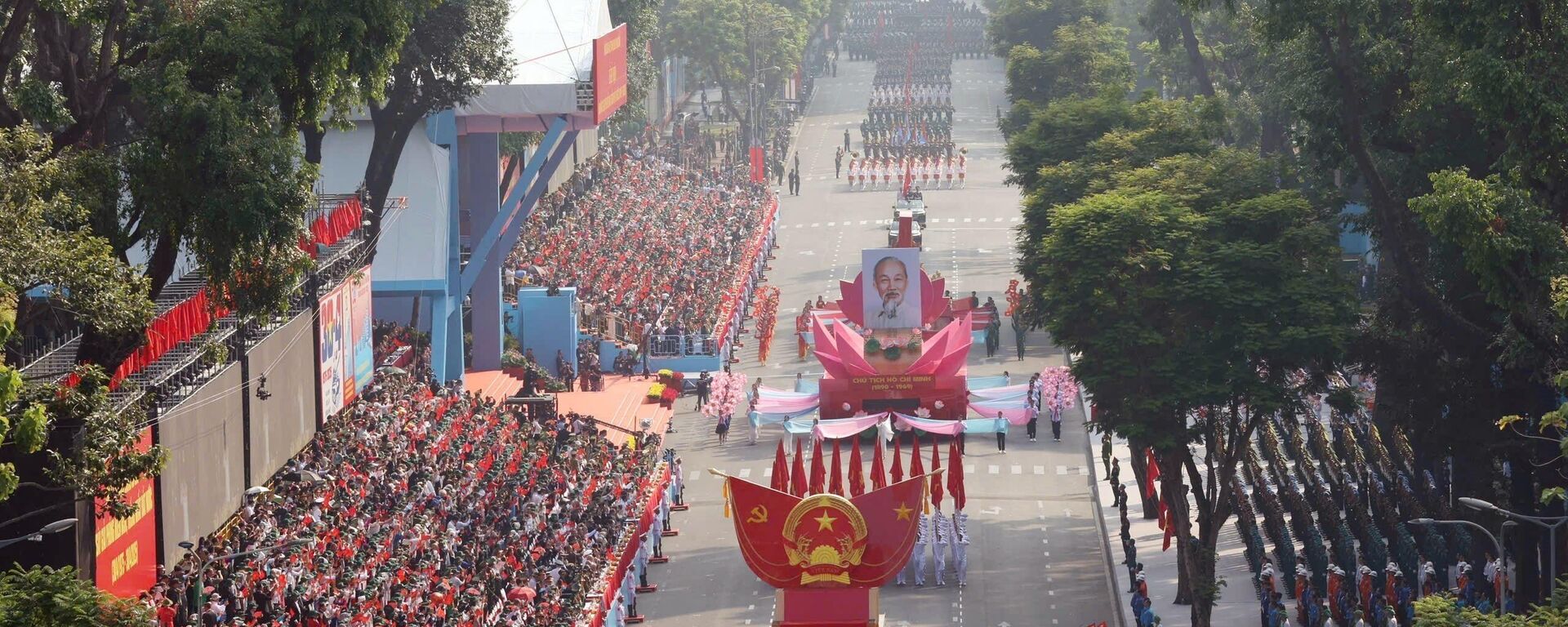 Lễ diễu binh, diễu hành kỷ niệm 50 năm Ngày Giải phóng miền Nam, thống nhất đất nước - Sputnik Việt Nam, 1920, 11.07.2025