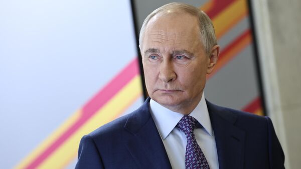 Tổng thống Vladimir Putin đã đến thăm Bảo tàng Trung ương Chiến tranh Vệ quốc Vĩ đại - Sputnik Việt Nam