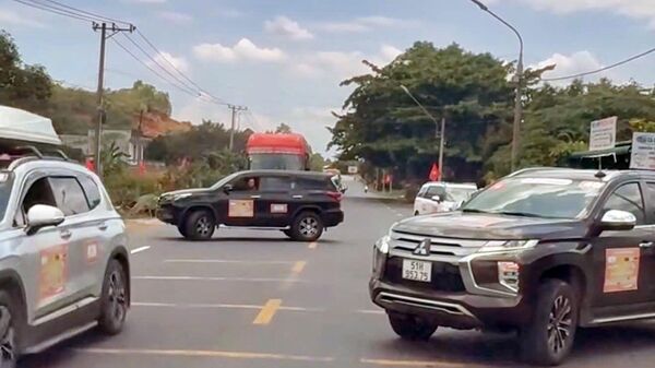 Lâm Đồng: Xác minh làm rõ, xử lý vụ tự ý chặn đường để đoàn xe doanh nhân qua đường - Sputnik Việt Nam