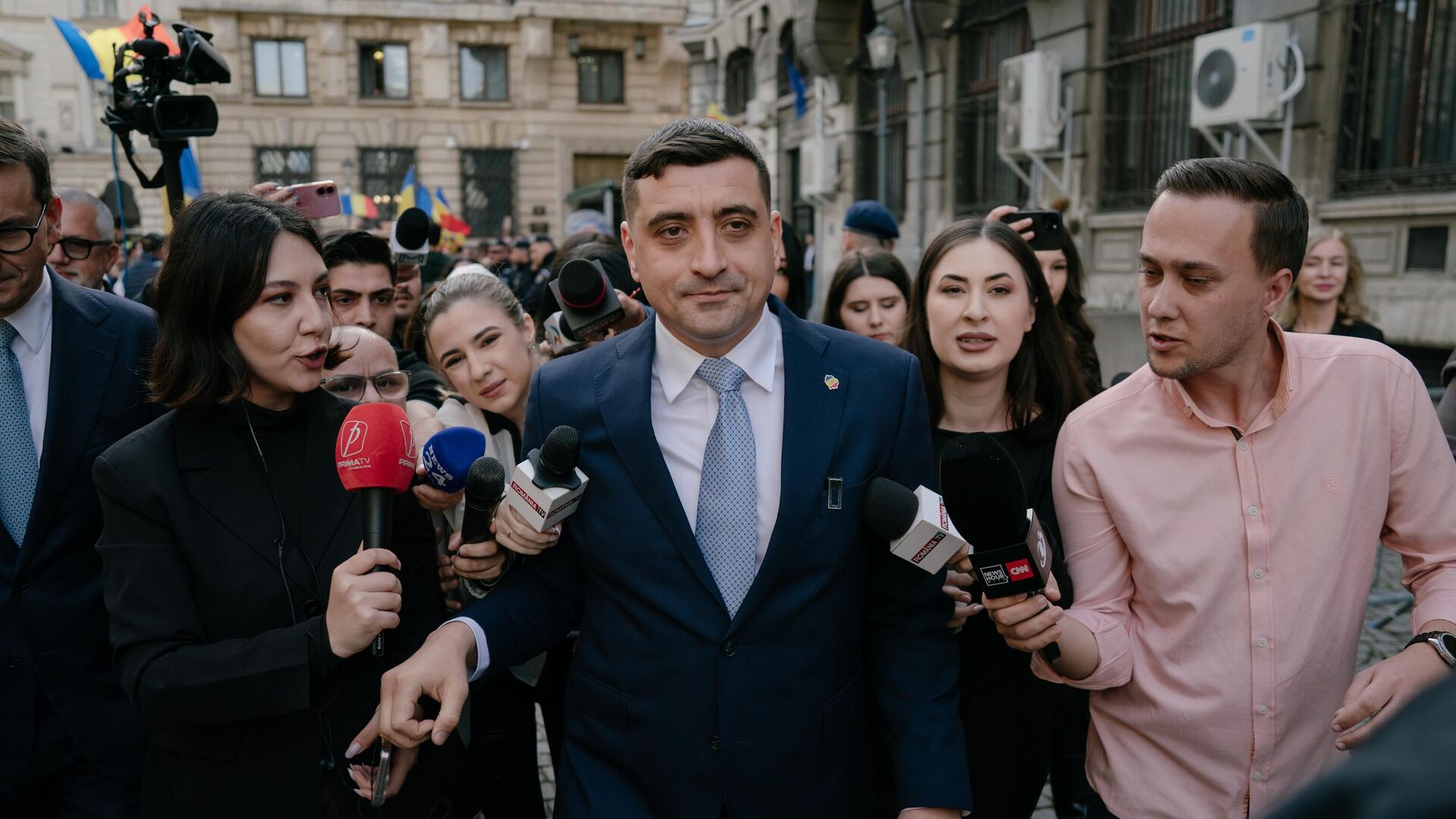 Ứng cử viên tổng thống Romania George Simion - Sputnik Việt Nam, 1920, 05.05.2025
