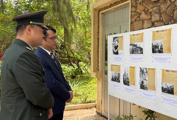 Những người tham gia chiến dịch &quot;Trung đoàn bất tử&quot; tại thành phố Cotonou - Sputnik Việt Nam