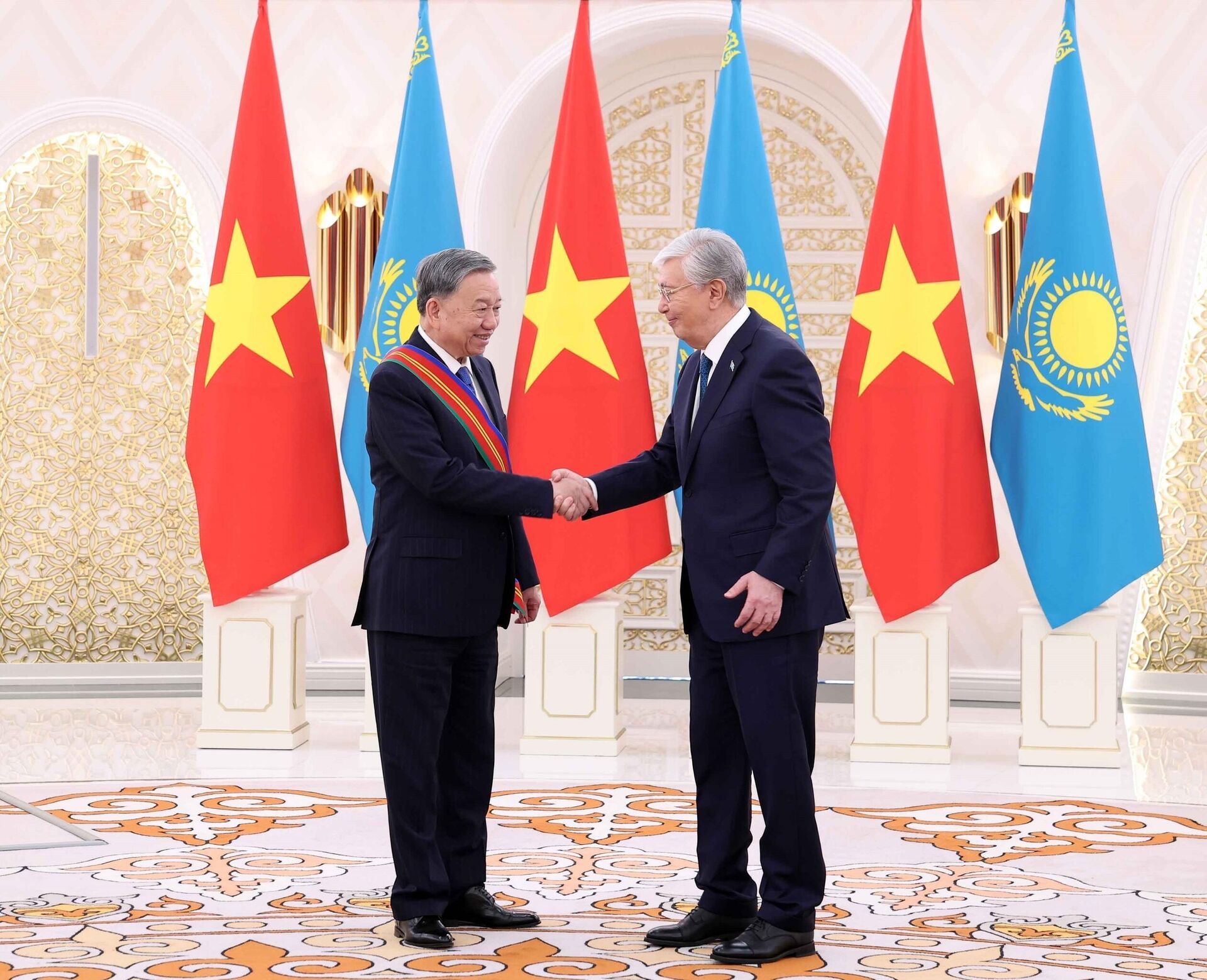 Lễ trao tặng Huân chương Hữu nghị hạng Nhất của Kazakhstan cho Tổng Bí thư Tô Lâm - Sputnik Việt Nam, 1920, 06.05.2025