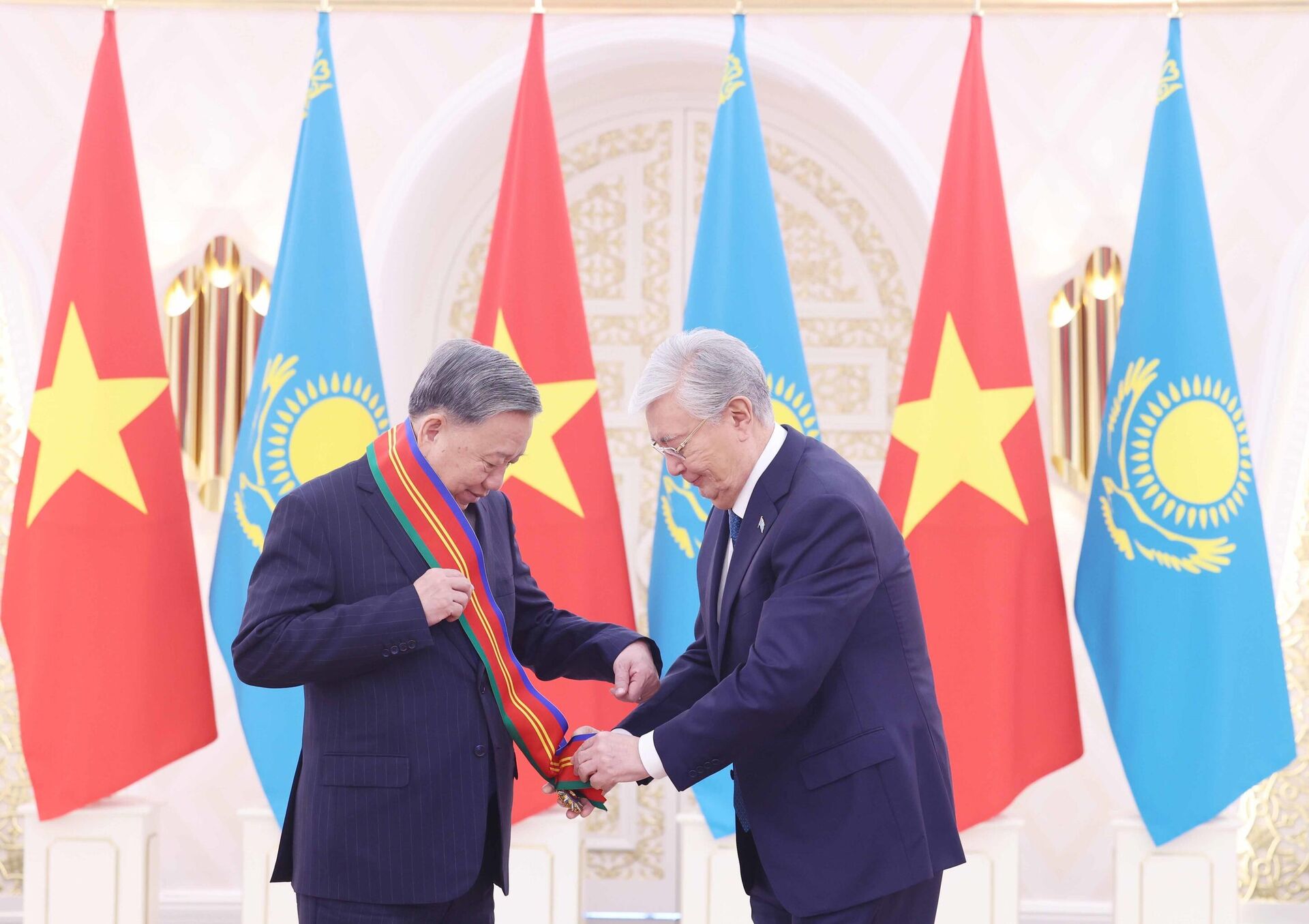 Lễ trao tặng Huân chương Hữu nghị hạng Nhất của Kazakhstan cho Tổng Bí thư Tô Lâm - Sputnik Việt Nam, 1920, 06.05.2025
