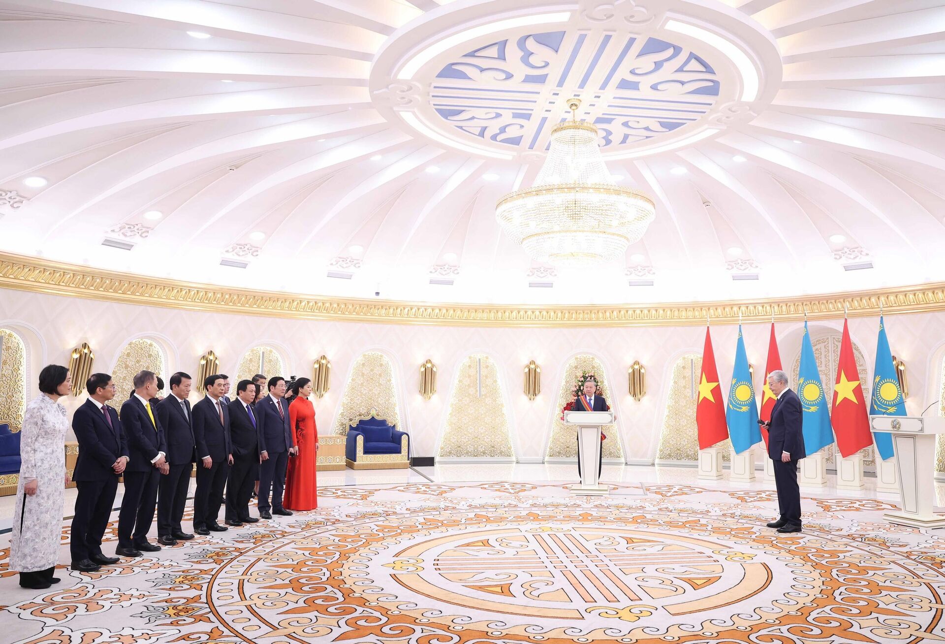 Lễ trao tặng Huân chương Hữu nghị hạng Nhất của Kazakhstan cho Tổng Bí thư Tô Lâm - Sputnik Việt Nam, 1920, 06.05.2025
