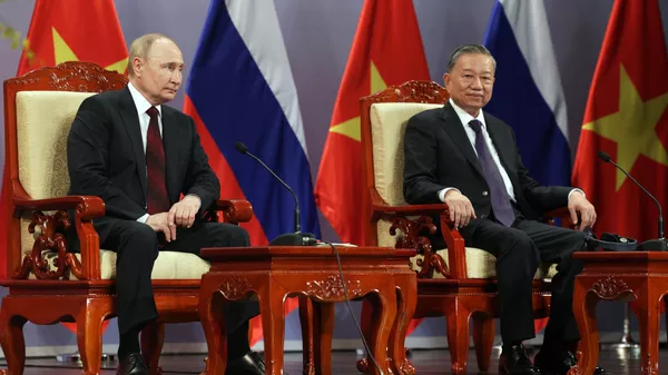 Tổng thống Nga Vladimir Putin và Ban Chấp hành Trung ương Đảng Cộng sản Việt Nam Tô Lâm - Sputnik Việt Nam