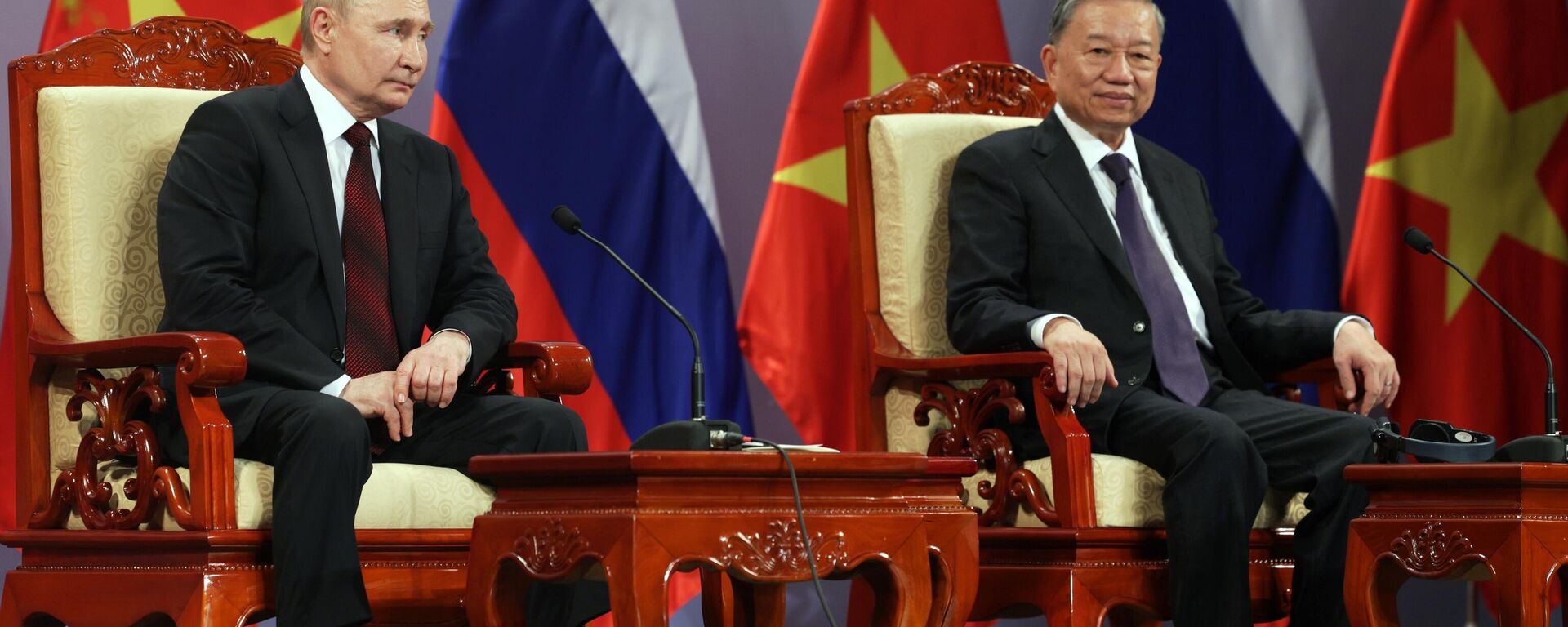 Tổng thống Nga Vladimir Putin và Ban Chấp hành Trung ương Đảng Cộng sản Việt Nam Tô Lâm - Sputnik Việt Nam, 1920, 06.05.2025