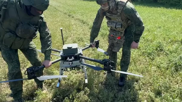 Máy bay không người lái Baba Yaga hạng nặng của LLVT Ukraina sử dụng được lắp ráp từ các bộ phận được sản xuất tại EU - Sputnik Việt Nam