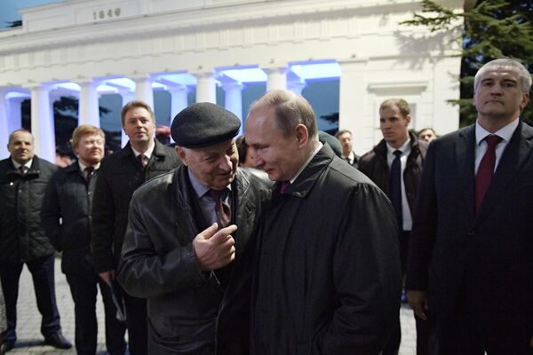 Ngày 14 tháng 3 năm 2018. Tổng thống Nga Vladimir Ông Putin trong cuộc họp với đại diện công chúng tại Sevastopol. - Sputnik Việt Nam