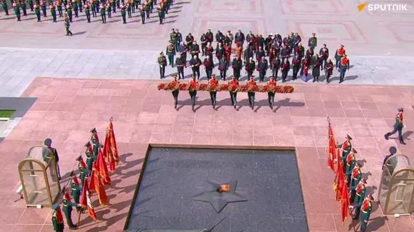 Tổng thống Nga Putin và các nhà lãnh đạo nước ngoài đặt hoa tại Mộ chiến sĩ vô danh - Sputnik Việt Nam