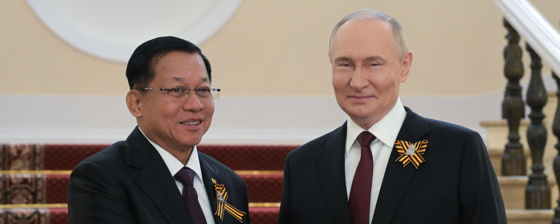 Tổng thống Nga Vladimir Putin và Chủ tịch Hội đồng Hành chính Nhà nước Myanmar, Tướng Min Aung Hlaing - Sputnik Việt Nam, 1920, 26.09.2025