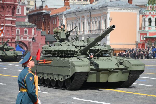 Xe tăng T-80BVM trên Quảng trường Đỏ ở Moskva trong cuộc duyệt binh kỷ niệm 80 năm Chiến thắng trong Chiến tranh Vệ quốc Vĩ đại Xe tăng T-80BVM trên Quảng trường Đỏ ở Moskva trong cuộc duyệt binh kỷ niệm 80 năm Chiến thắng trong Chiến tranh Vệ quốc Vĩ đại - Sputnik Việt Nam