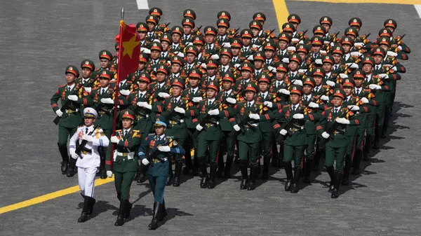Quân đội Nhân dân Việt Nam tại Quảng trường Đỏ ở Moskva trong cuộc duyệt binh kỷ niệm 80 năm Chiến thắng trong Chiến tranh Vệ quốc Vĩ đại - Sputnik Việt Nam