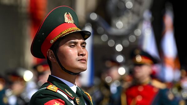 Quân đội Nhân dân Việt Nam tại Quảng trường Đỏ ở Moskva trong cuộc duyệt binh kỷ niệm 80 năm Chiến thắng trong Chiến tranh Vệ quốc Vĩ đại - Sputnik Việt Nam