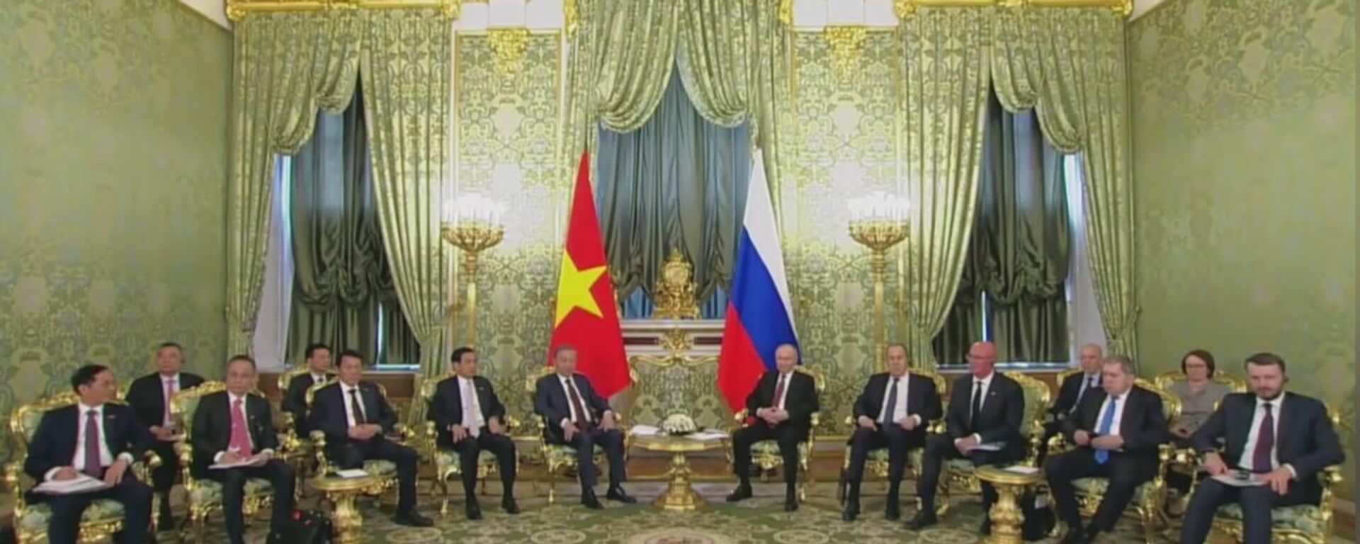  Tổng thống Putin cảm ơn Việt Nam vì việc tham gia sự kiện kỷ niệm 80 năm Chiến thắng tại Matxcơva - Sputnik Việt Nam, 1920, 10.05.2025