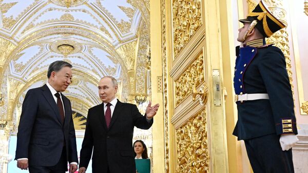 Tổng thống Nga Vladimir Putin và Tổng Bí thư Đảng Cộng sản Việt Nam Tô Lâm trong một cuộc họp. - Sputnik Việt Nam