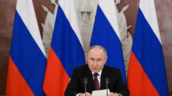 Tổng thống Nga Vladimir Putin trong bài phát biểu trước đại diện truyền thông Nga và nước ngoài. - Sputnik Việt Nam