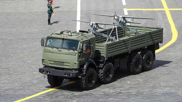 Máy bay không người lái Orlan-10 trên Quảng trường Đỏ ở Moscow trong cuộc duyệt binh kỷ niệm 80 năm Chiến thắng trong Chiến tranh Vệ quốc Vĩ đại. - Sputnik Việt Nam