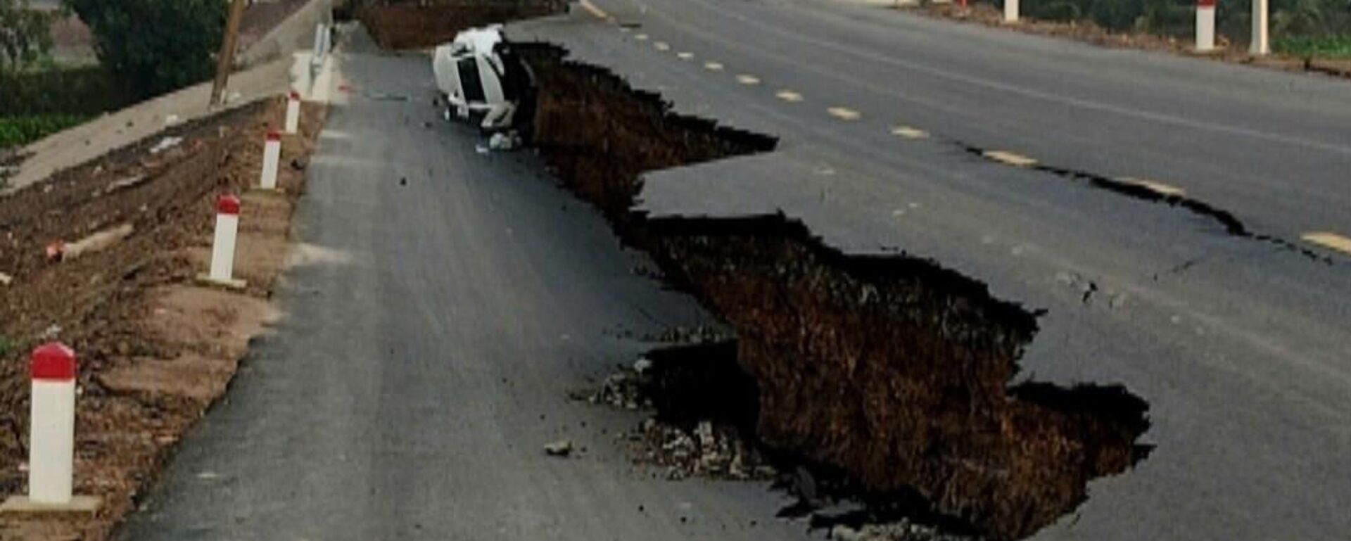 Đường dẫn ở khu vực biên giới Tây Ninh bị sụt lún nghiêm trọng sau cơn mưa lón - Sputnik Việt Nam, 1920, 11.05.2025