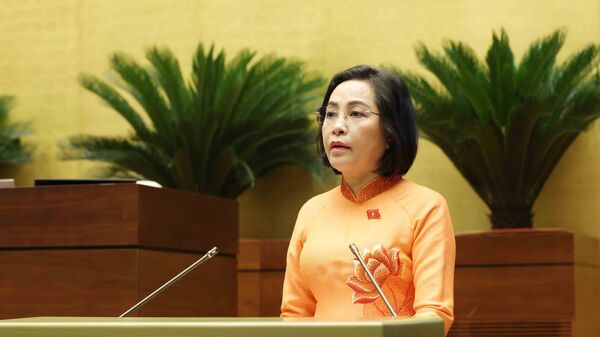 Phó Chủ tịch Quốc hội Nguyễn Thị Thanh trình bày Tờ trình về việc rút ngắn nhiệm kỳ Quốc hội khoá XV và Hội đồng nhân dân các cấp nhiệm kỳ 2021 – 2026 - Sputnik Việt Nam