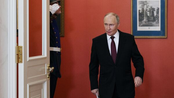 Ngày 11 tháng 5 năm 2025. Tổng thống Nga Vladimir Putin trong bài phát biểu trước đại diện truyền thông Nga và nước ngoài. - Sputnik Việt Nam