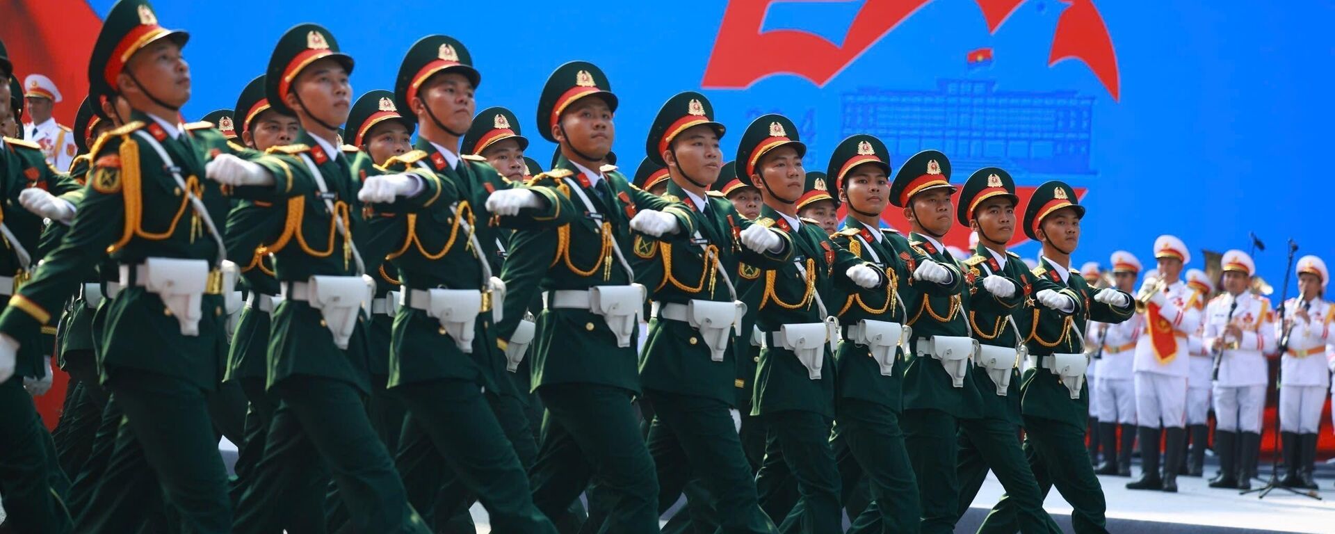 Lễ diễu binh, diễu hành kỷ niệm 50 năm Ngày Giải phóng miền Nam, thống nhất đất nước - Sputnik Việt Nam, 1920, 13.05.2025