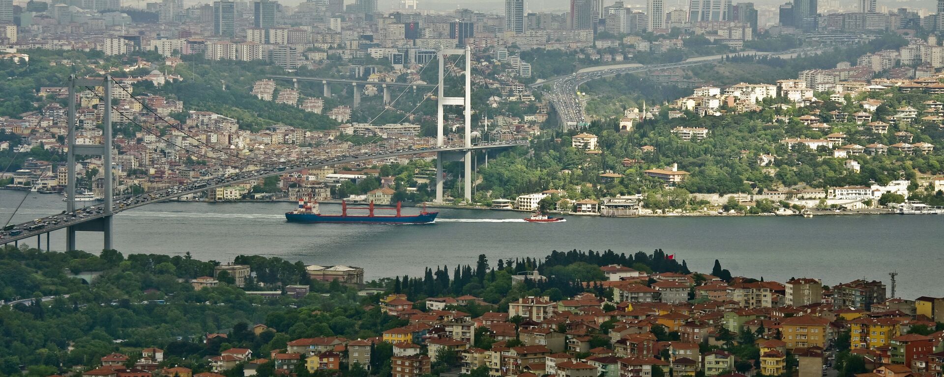 Một cây cầu bắc qua eo biển Bosphorus nối liền phần châu Á và châu Âu của Istanbul - Sputnik Việt Nam, 1920, 13.05.2025