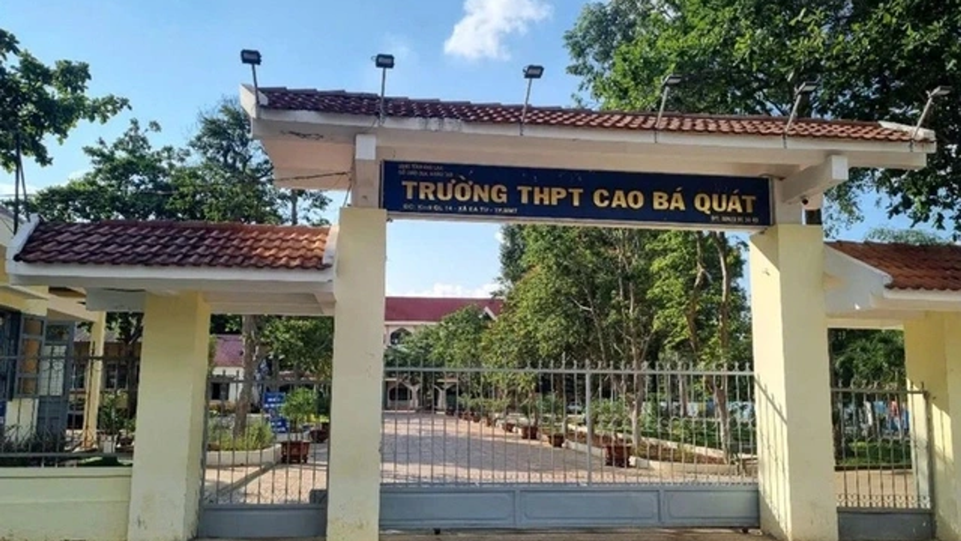 Sở GD-ĐT Đắk Lắk tiếp tục xác minh việc học sinh lớp 12 nghỉ học tại Trường THPT Cao Bá Quát Sở GD-ĐT Đắk Lắk tiếp tục xác minh việc học sinh lớp 12 nghỉ học tại Trường THPT Cao Bá Quát - Sputnik Việt Nam, 1920, 13.05.2025