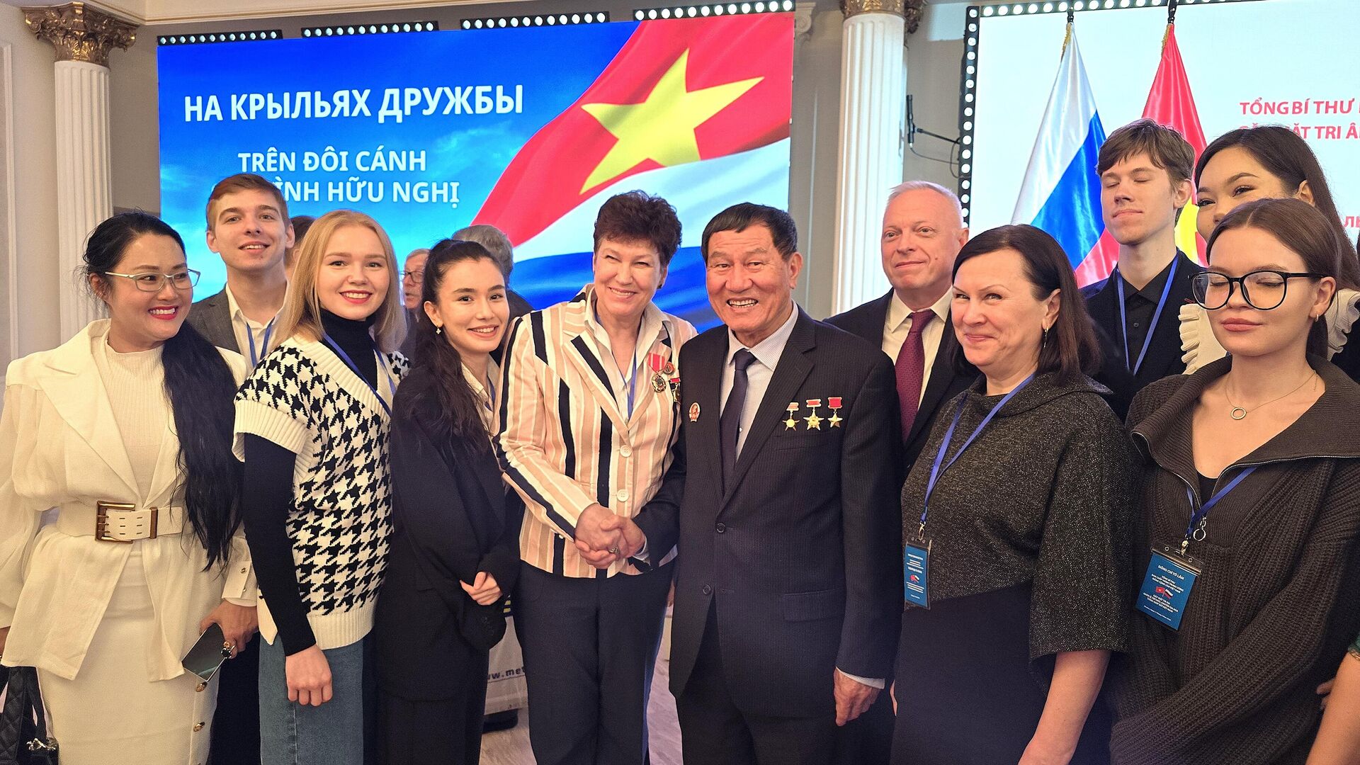 Nhà du hành vũ trụ Phạm Tuân tại buổi gặp mặt - Sputnik Việt Nam, 1920, 14.05.2025