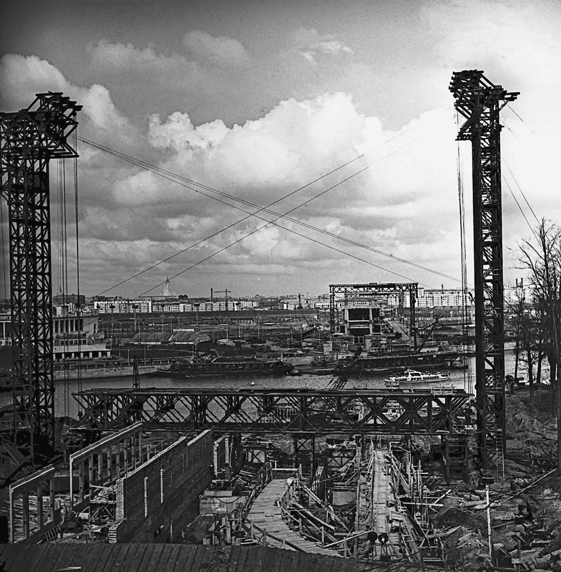 Xây dựng nhà ga tuyến Sokolnicheskaya của tuyến tàu điện ngầm Moscow Leninskiye Gory (nay là Vorobyovy Gory) vào năm 1958. Xây dựng nhà ga tuyến Sokolnicheskaya của tuyến tàu điện ngầm Moscow Leninskiye Gory (nay là Vorobyovy Gory) vào năm 1958. - Sputnik Việt Nam, 1920, 14.05.2025