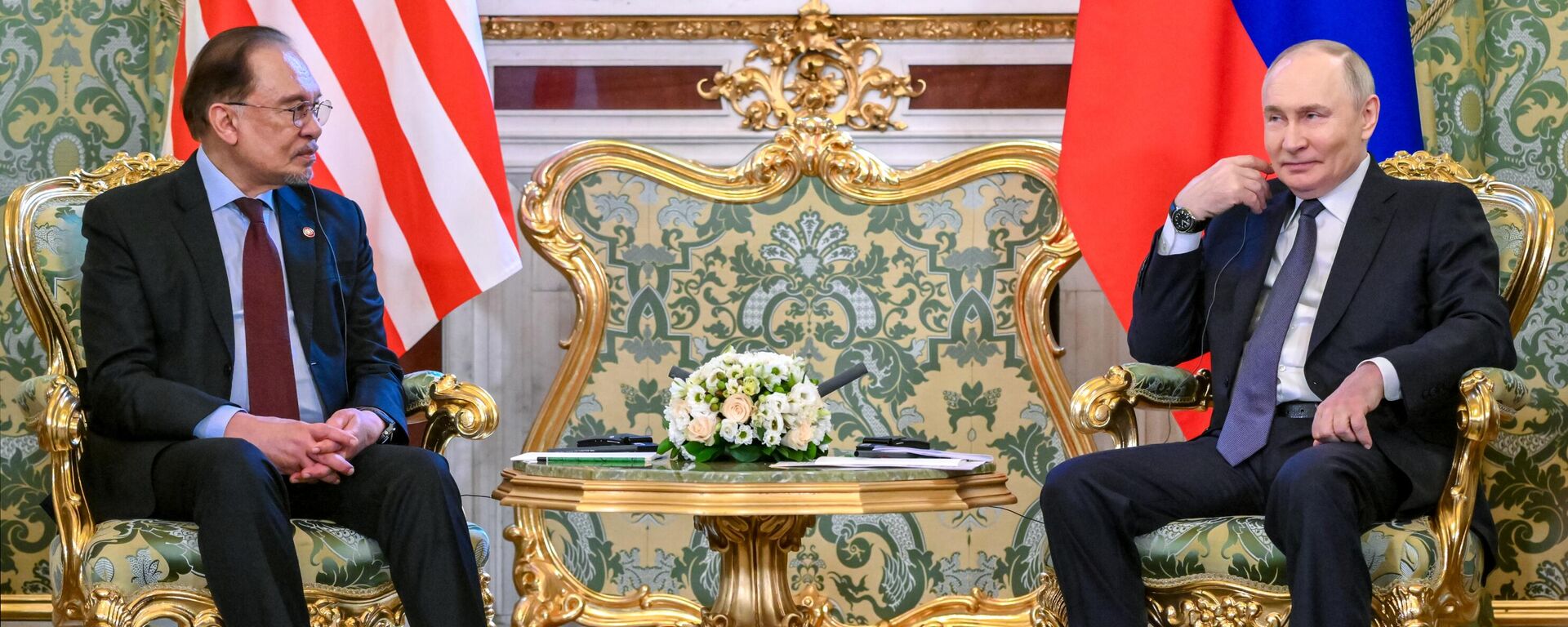 Putin phát biểu trong chuyến thăm chính thức của Thủ tướng Malaysia Anwar Ibrahim tới Moskva - Sputnik Việt Nam, 1920, 14.05.2025