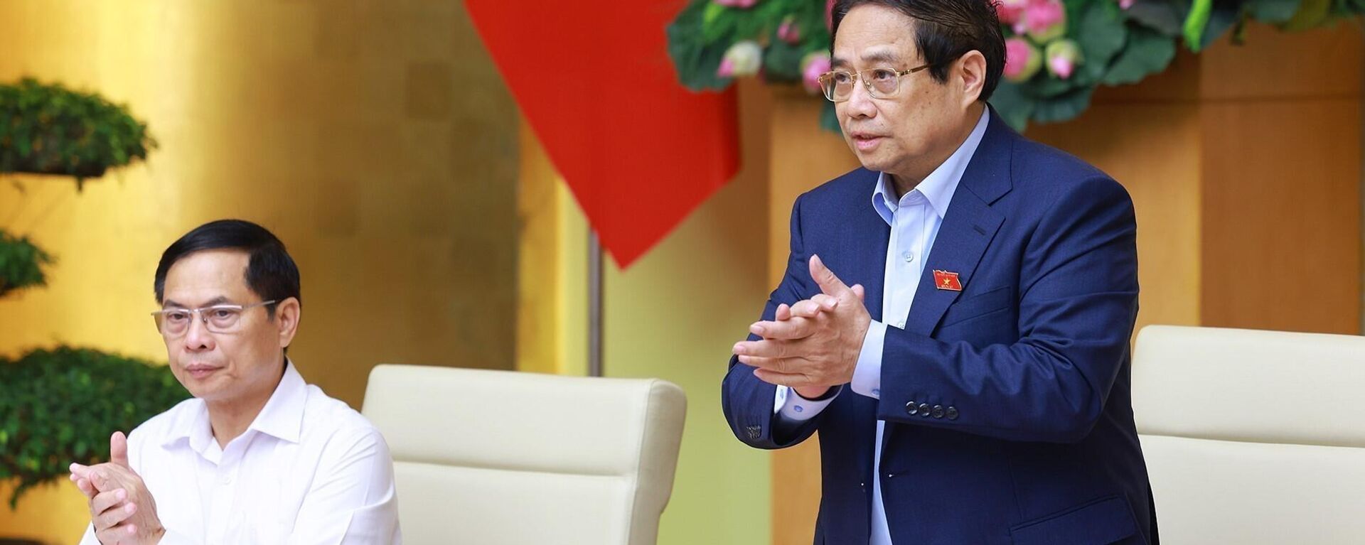 Thủ tướng chủ trì họp về công tác chống buôn lậu, gian lận thương mại, hàng giả - Sputnik Việt Nam, 1920, 18.05.2025
